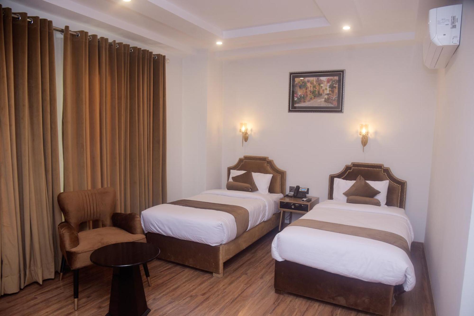 The Rich Hotel & Apartments Lahore Exterior photo