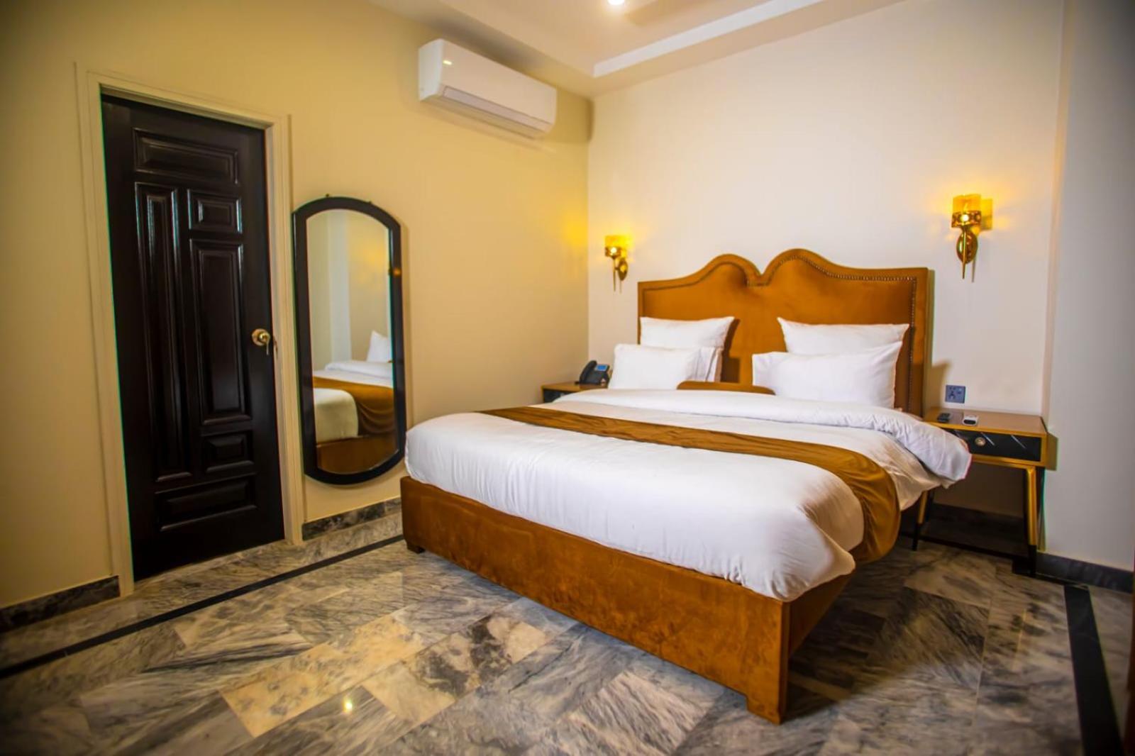 The Rich Hotel & Apartments Lahore Exterior photo