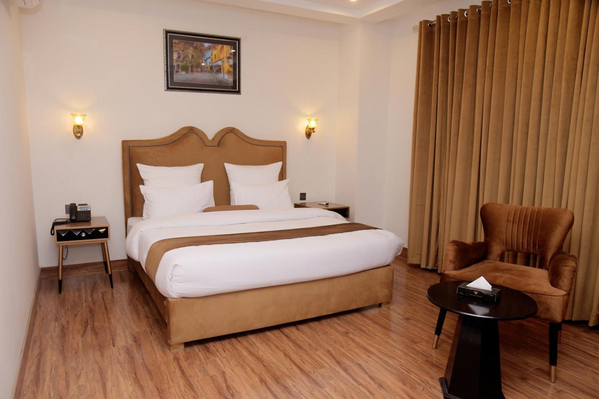 The Rich Hotel & Apartments Lahore Exterior photo